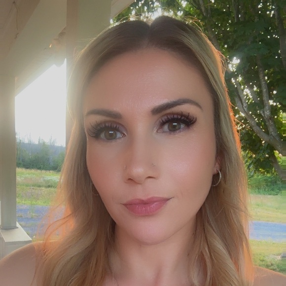 Meet your Posher, Amanda - Picture 1 of 1